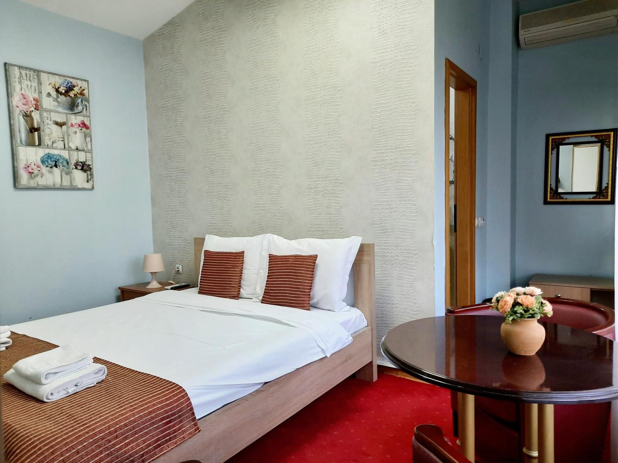 Hotel Aristocrat & Fish Restaurant Skopje Room photo