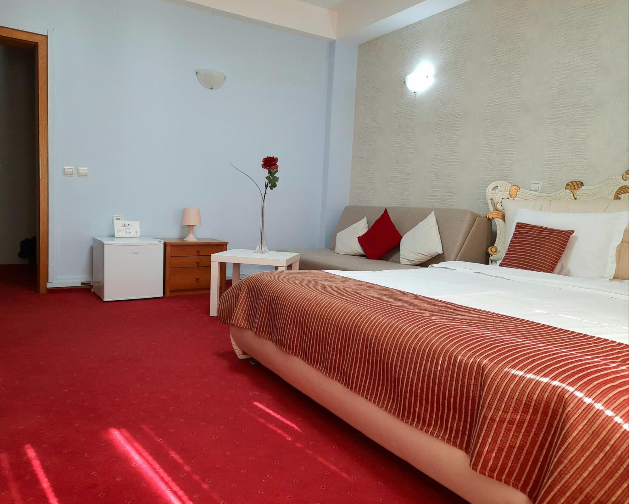 Hotel Aristocrat & Fish Restaurant Skopje Room photo